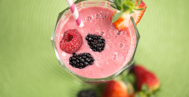 🍓Taste the vibrant season with refreshing DIY smoothies on a